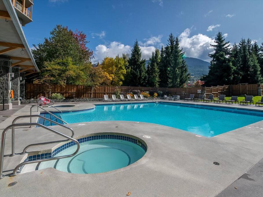 Cascade Lodge Premium Suite, With Pool & Hot Tub Whistler Dış mekan fotoğraf